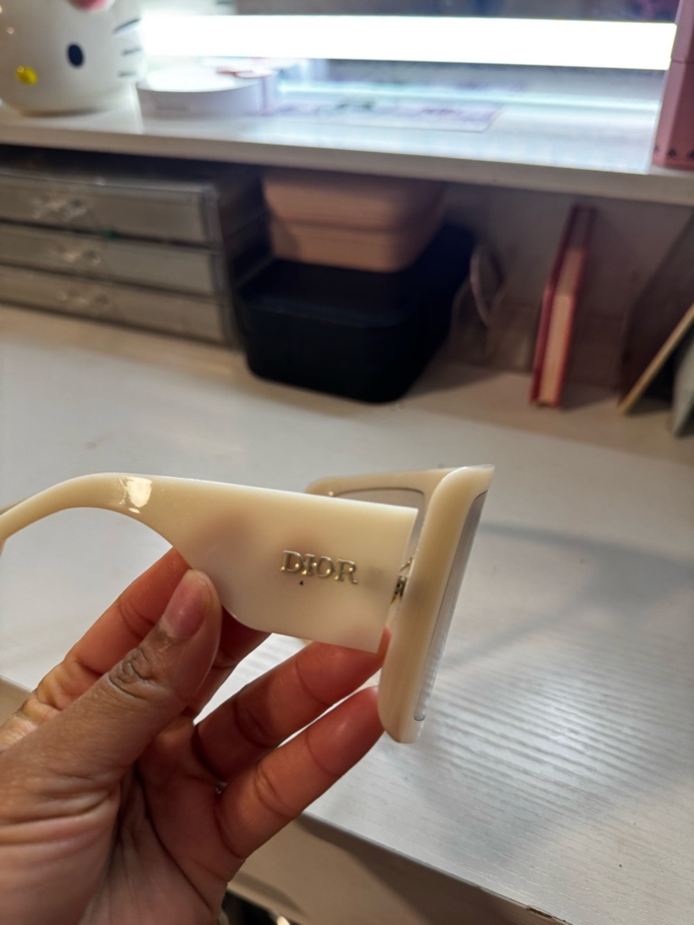 Dior so light sunglasses 
#sunglasses #goggles #dior - Picture 7 of 8